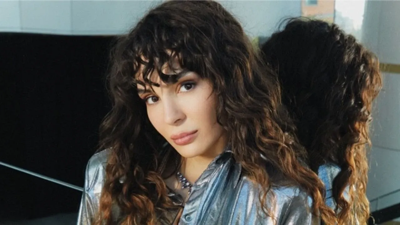 Ebru Şahin imaj değişikliğine gitti