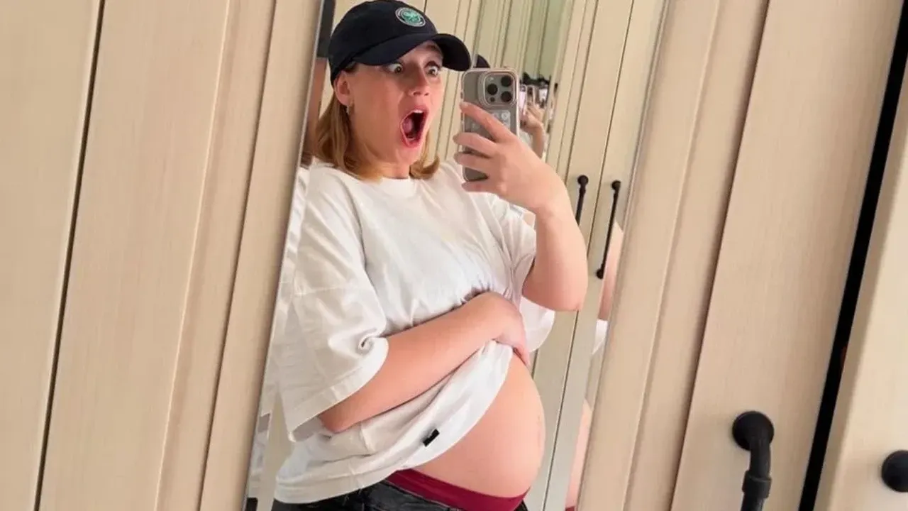 Yeni anne Gizem Karaca’dan kızıyla yeni kare!